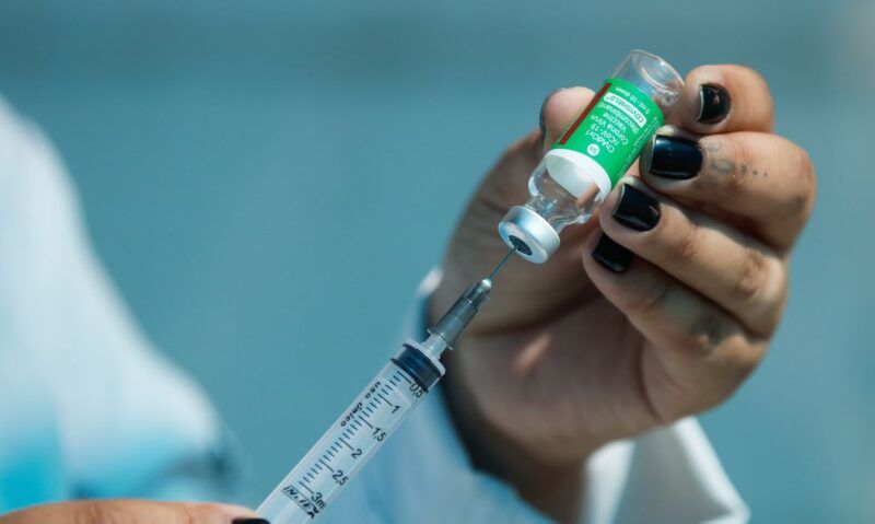 Vacina bivalente é ampliada para população acima de 18 anos