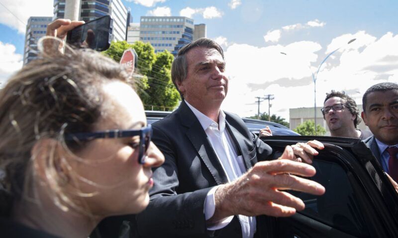 Bolsonaro comparece à PF para prestar depoimento sobre adulteração em cartão de vacina