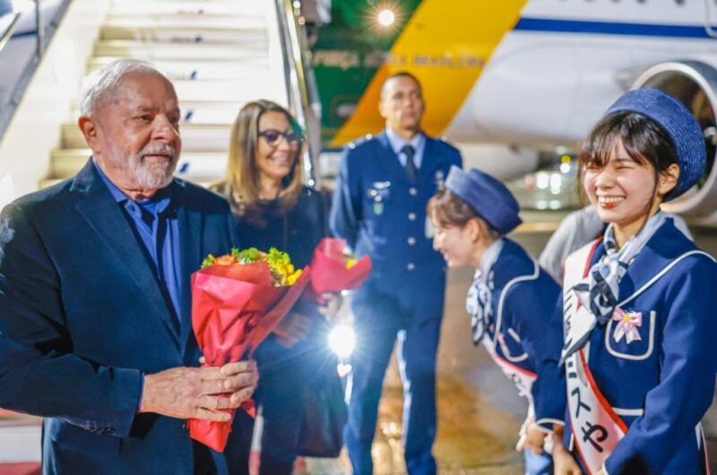 Lula chega ao Japão para G7 e se reúne com chefes de estado