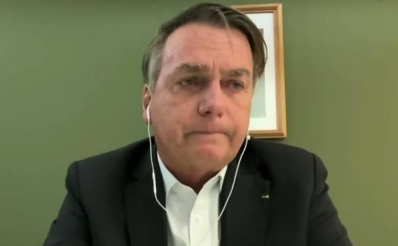 Aos prantos, Bolsonaro nega que tenha fraudado cartão de vacinação