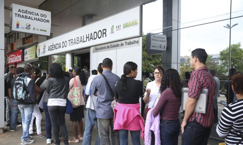 Taxa de desemprego no Brasil é a menor para abril desde 2015, diz IBGE