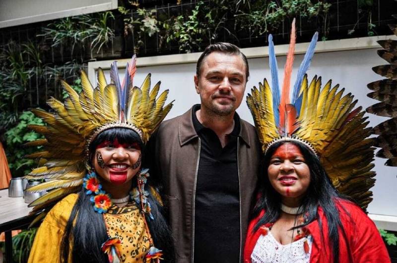 Leonardo DiCaprio posa ao lado de Guajajara e Xakriabá: ‘uma honra’