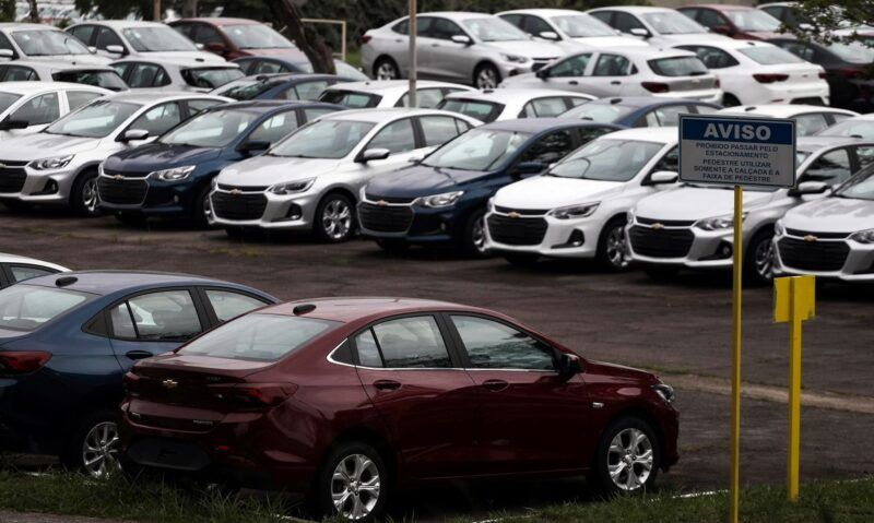 Lula anuncia descontos de até 10,8% na compra de carros populares no Brasil