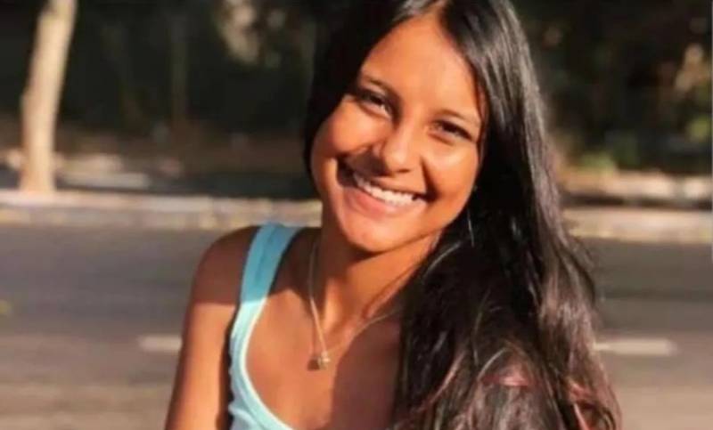 Modelo de 14 anos é encontrada morta com tiro no pescoço