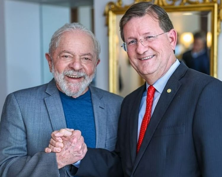 Sem mandato, Zé Ricardo ganha cargo no governo Lula