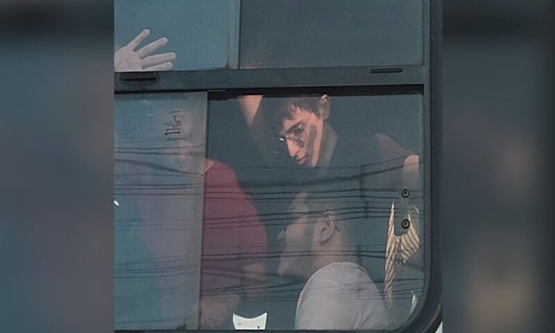 Amom Mandel é visto em ônibus e internautas reagem: ‘perdeu tudo’