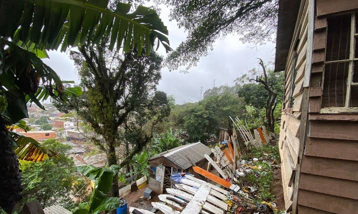 Sobe para 13 o número de mortos após passagem de ciclone no RS
