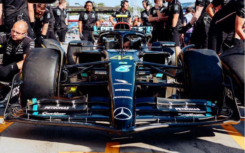 Hamilton volta a conquistar a Pole Position depois de 588 dias na Fórmula 1