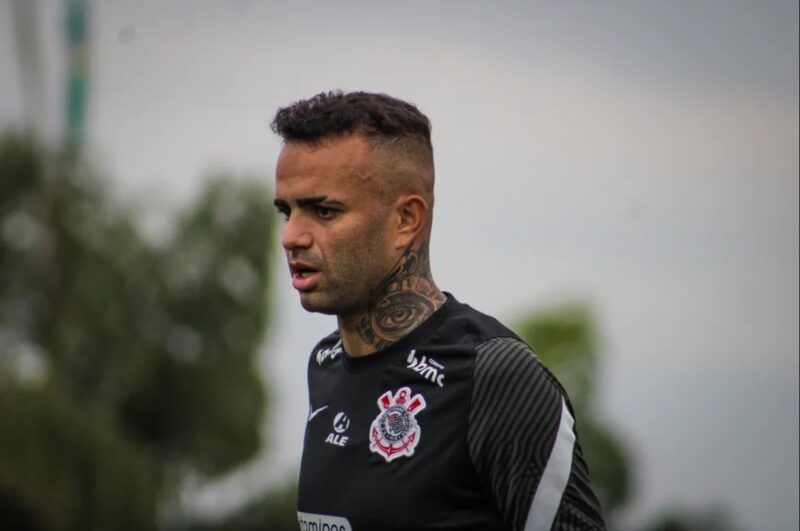 Jogador do Corinthians sofre agressões de torcedores em motel de São Paulo durante a madrugada