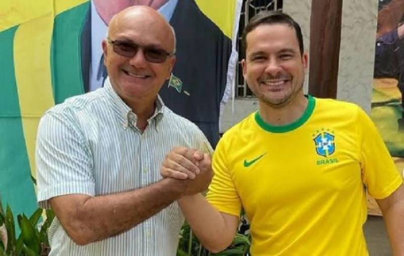 Menezes chama Alberto Neto de ‘judas’ e expõe briga interna no PL