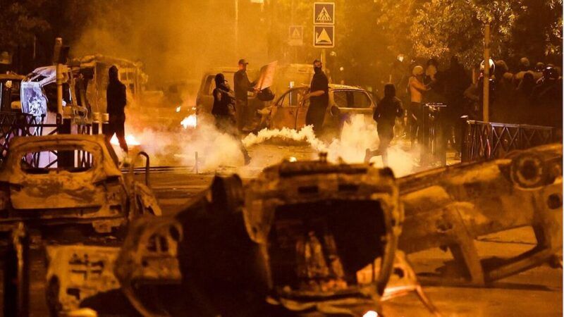 Protestos na França: Um bombeiro morreu e 157 pessoas foram presas no domingo