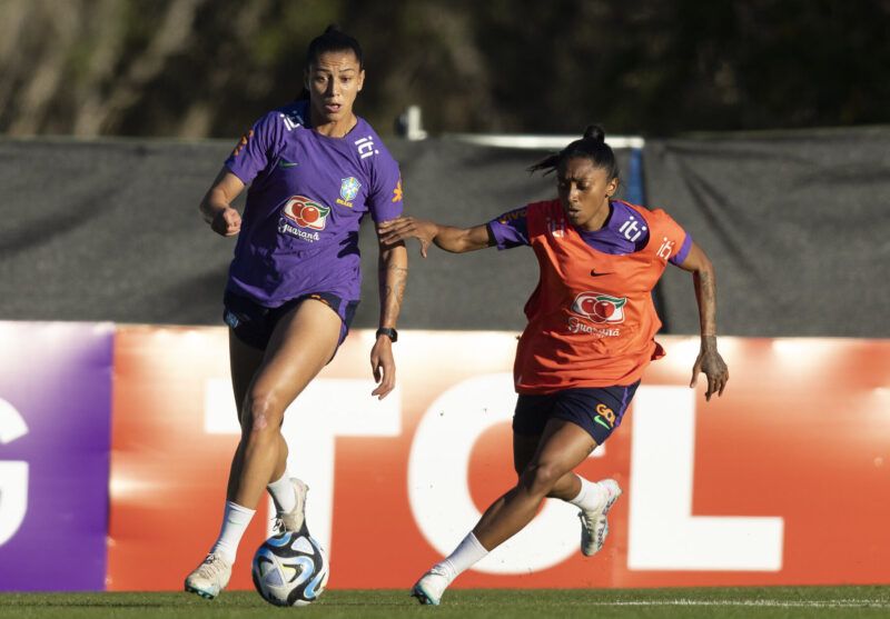 Seleção Feminina enfrenta a China em jogo-treino em preparação para a Copa