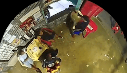 Vídeo: cliente reage a assalto em bar de Manaus e acaba morto a tiros
