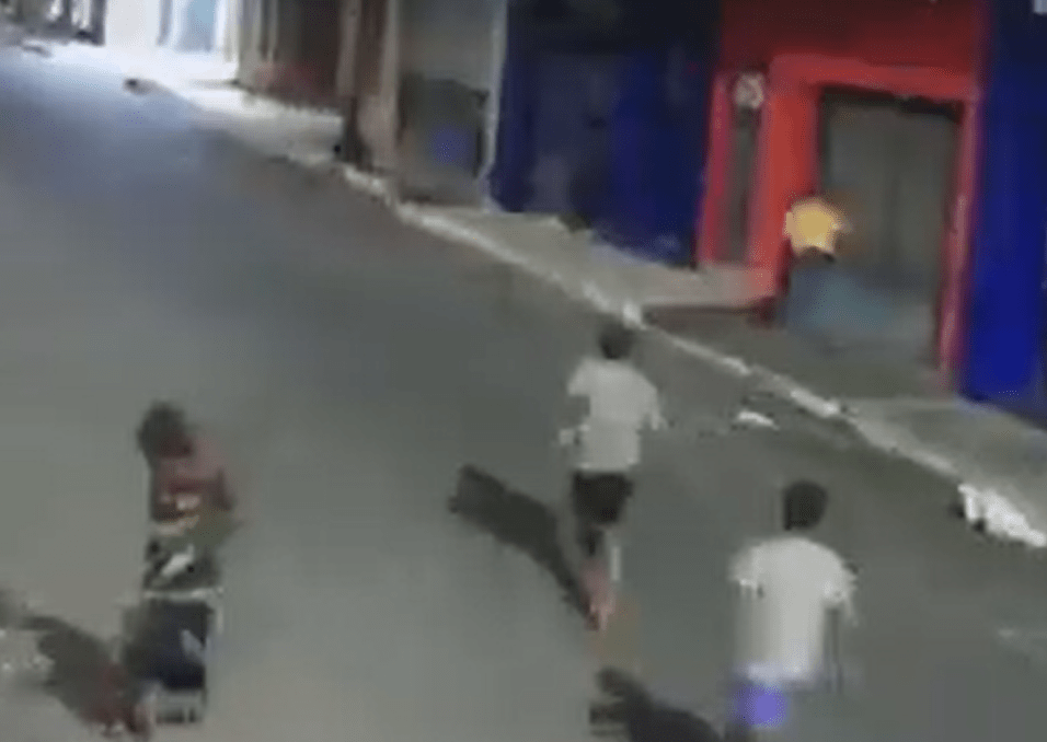 Vídeo: loja no Centro de Manaus é invadida e saqueada durante a madrugada
