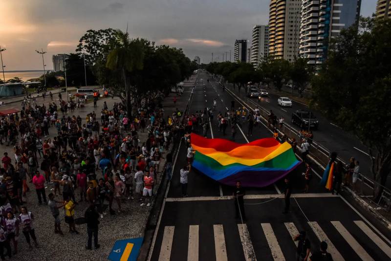 Comunidade LGBTQIA+ critica deputados do AM após proibição em eventos gays: ‘inconstitucional’