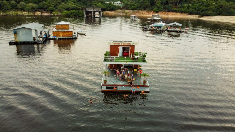 Justiça nega recursos e mantém remoção de flutuantes em Manaus