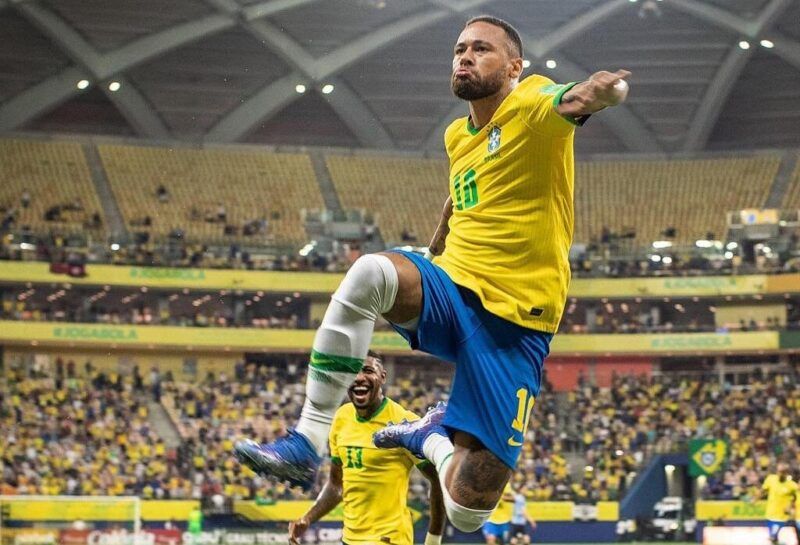 Novo salário de Neymar pode comprar até quatro clubes brasileiros de uma vez