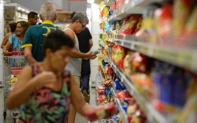 Preço da cesta básica cai em 13 capitais do país no mês de julho