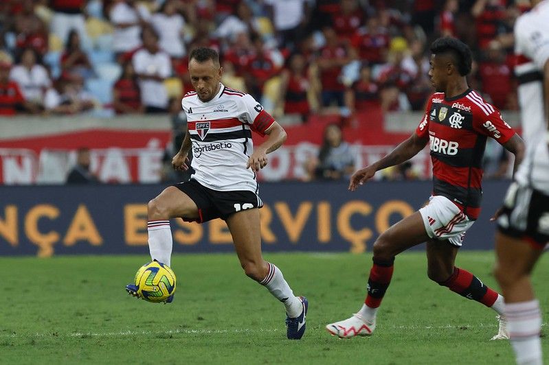 Flamengo ‘acorda’ no 2º tempo, mas São Paulo abre vantagem na final da Copa do Brasil