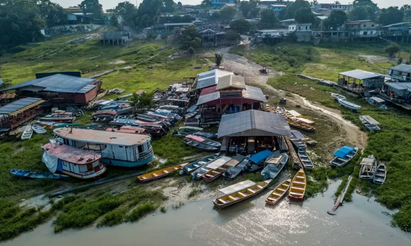 Subida lenta do Rio Negro preocupa pescadores de Manaus, que esperam para retomar a rotina