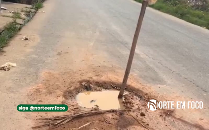 Buraco em rua do Tarumã causa acidentes de veículos e falta de água potável para moradores