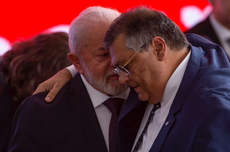 Em jantar com ministros, Lula sinaliza que indicará Flávio Dino para o STF