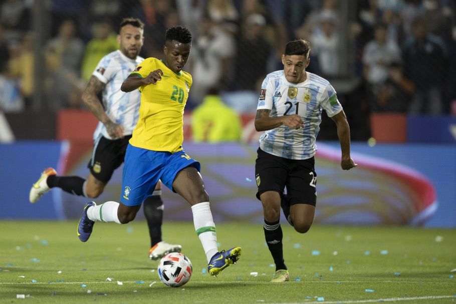 Em péssima fase, Brasil enfrenta a Argentina nesta terça-feira