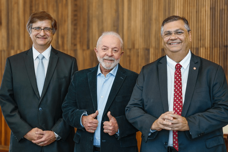 Lula indica Dino para o STF e procurador Paulo Gonet para comandar PGR