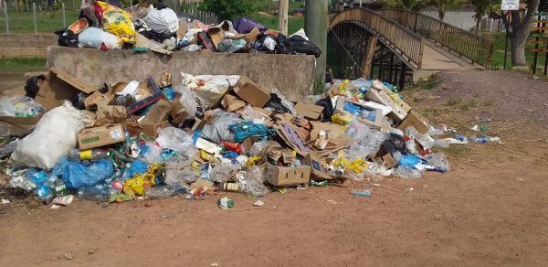Moradores de Presidente Figueiredo sofrem com falta da coleta de lixo no município
