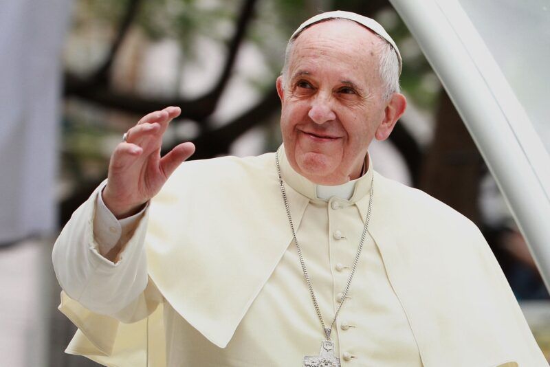 Papa declara seu favorito entre Pelé, Messi e Maradona: “verdadeiro cavalheiro”