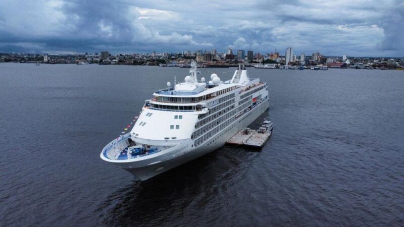 Transatlântico caribenho chega a Manaus e inicia temporada de cruzeiros 2024