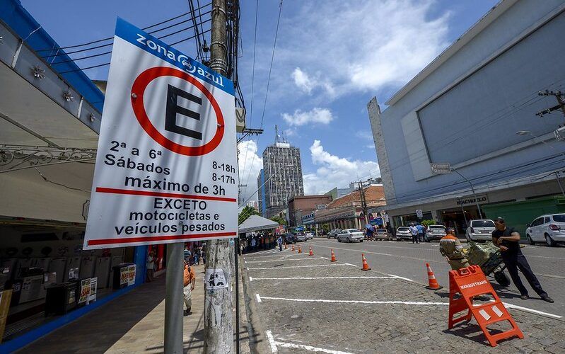 Vereadores sugerem fim da cobrança de estacionamento na ‘Zona Azul’ em Manaus