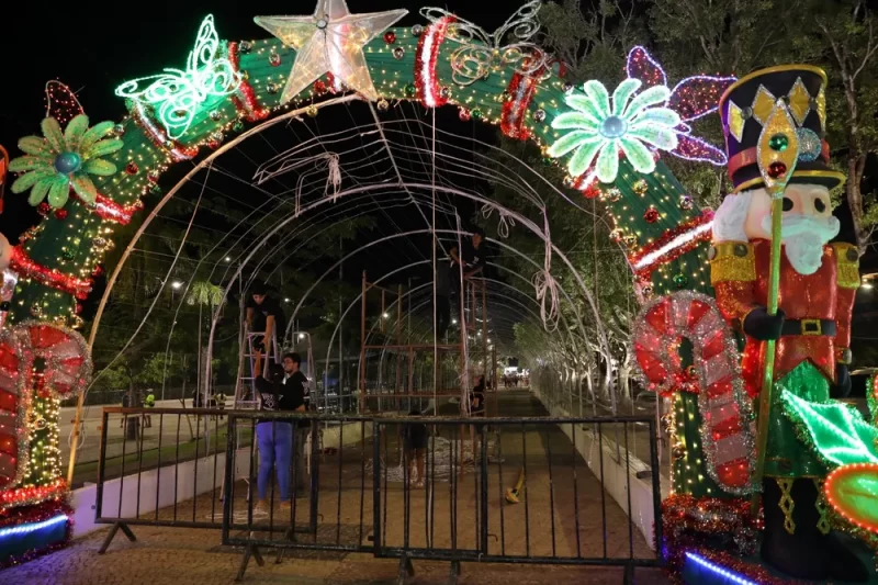 Túnel de natal na Ponta Negra é alvo de vandalismo e é fechado para reparos