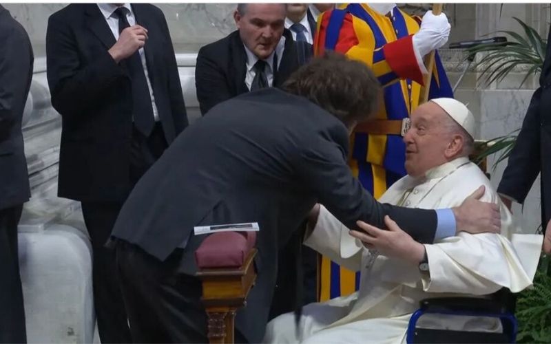 Após polêmicas recentes, Javier Milei e papa Francisco se encontram