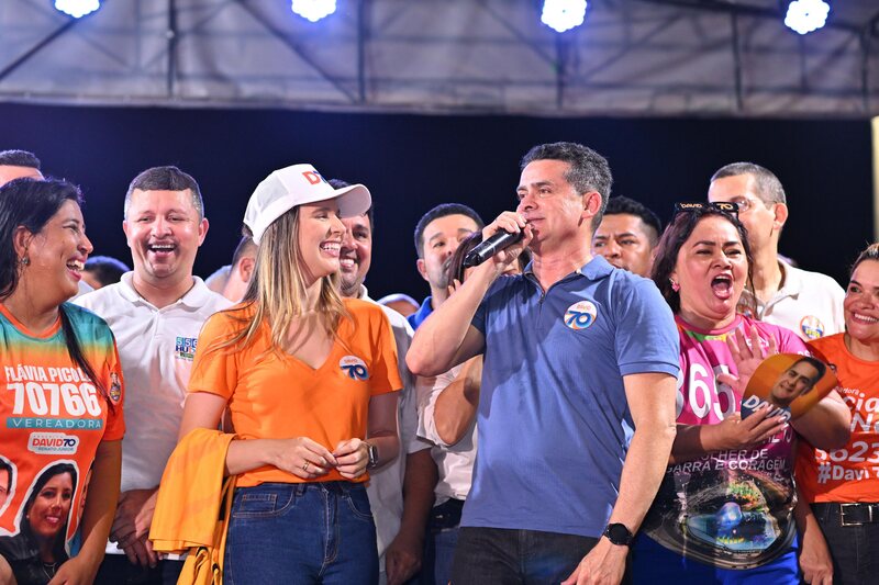 David Almeida é recebido com festa por moradores das zonas Norte e Leste