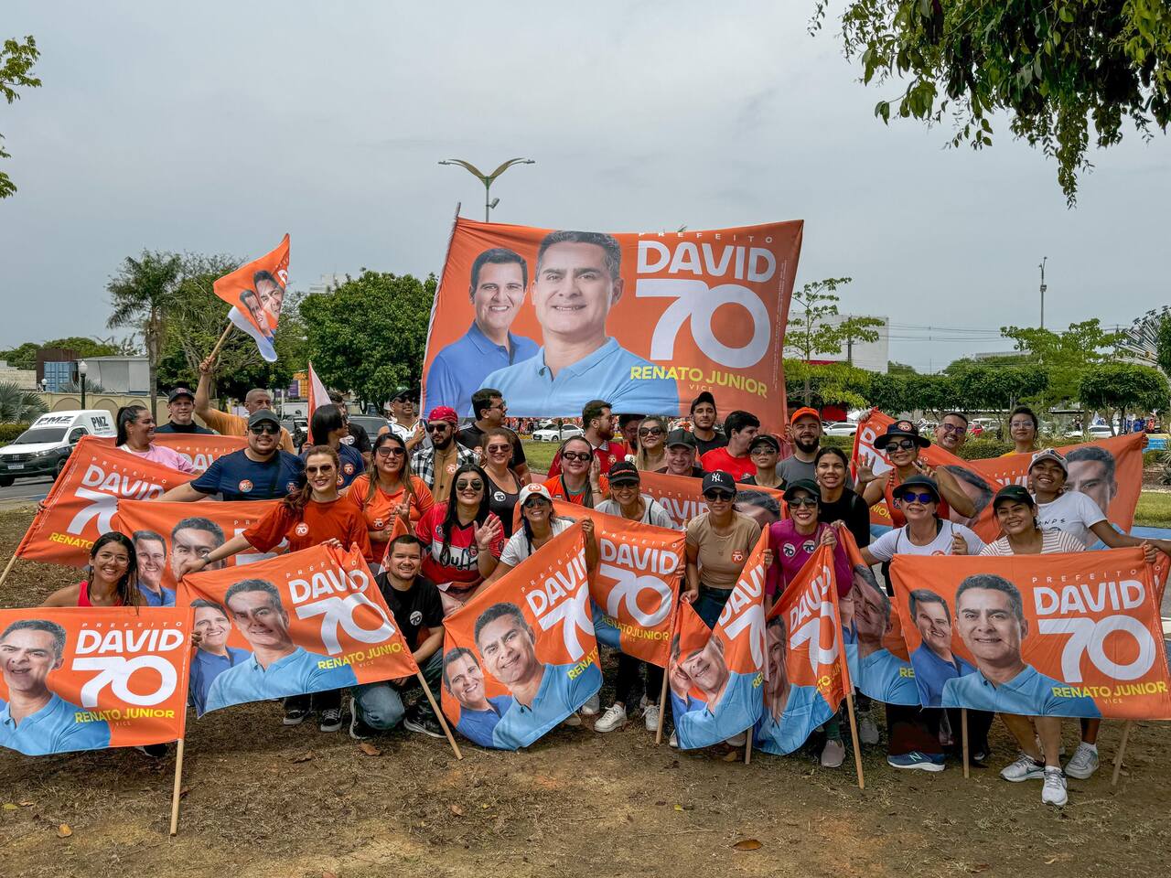 Apoiadores de David Almeida movimentam Manaus em ações de bandeiraço neste sábado