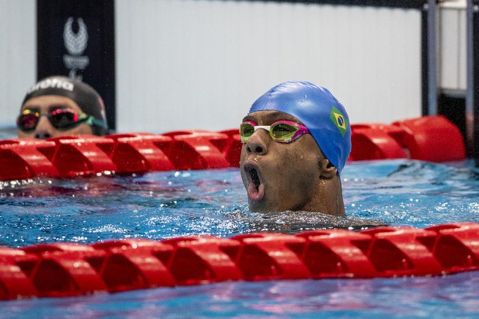 Gabrielzinho domina os 50m costas e leva mais um ouro na natação