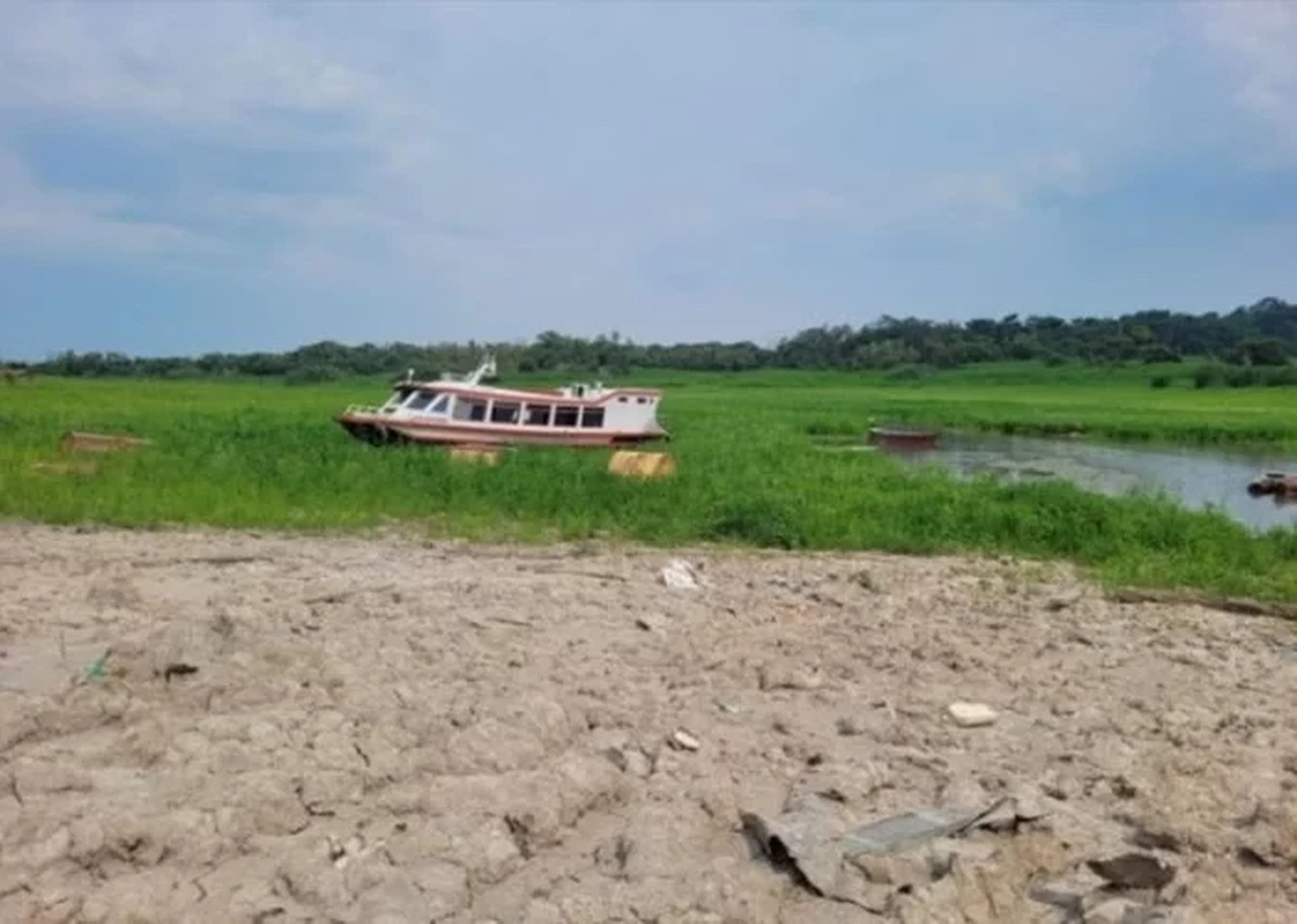 Seca no Amazonas barra navegação e deixa 1/3 de municípios com aulas afetadas