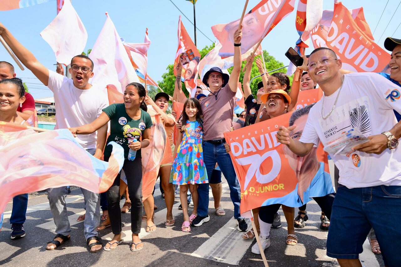 Em reta final, David Almeida recebe carinho da população em bairros da zonas Leste e Sul de Manaus