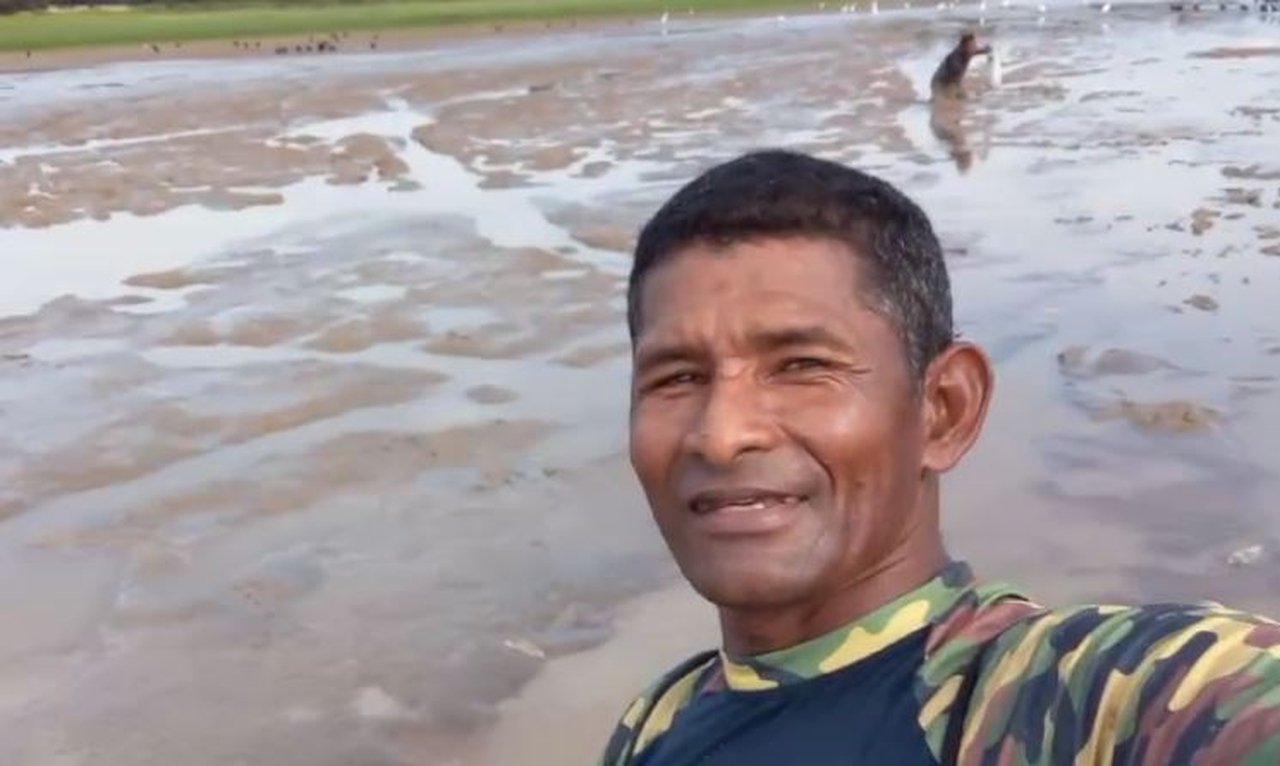 Pescadores do AM ‘pescam’ peixe no seco: “Não é história de pescador”