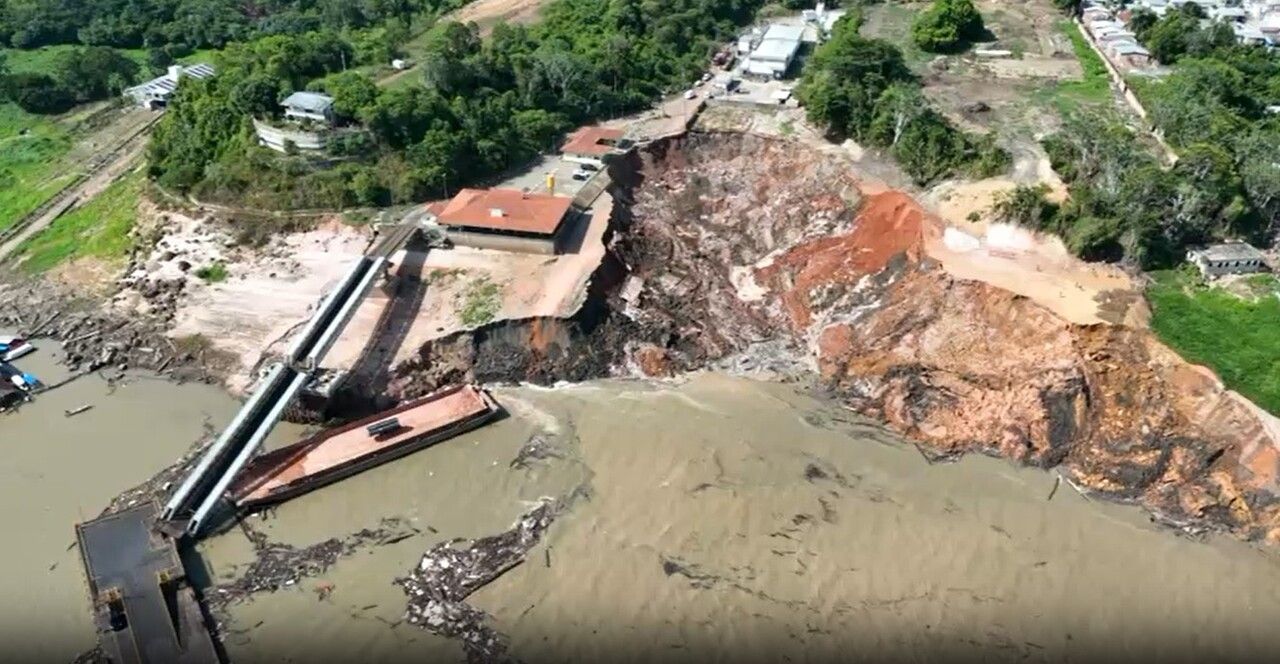 VÍDEO: Porto da Terra Preta, em Manacapuru, desaba nesta segunda-feira