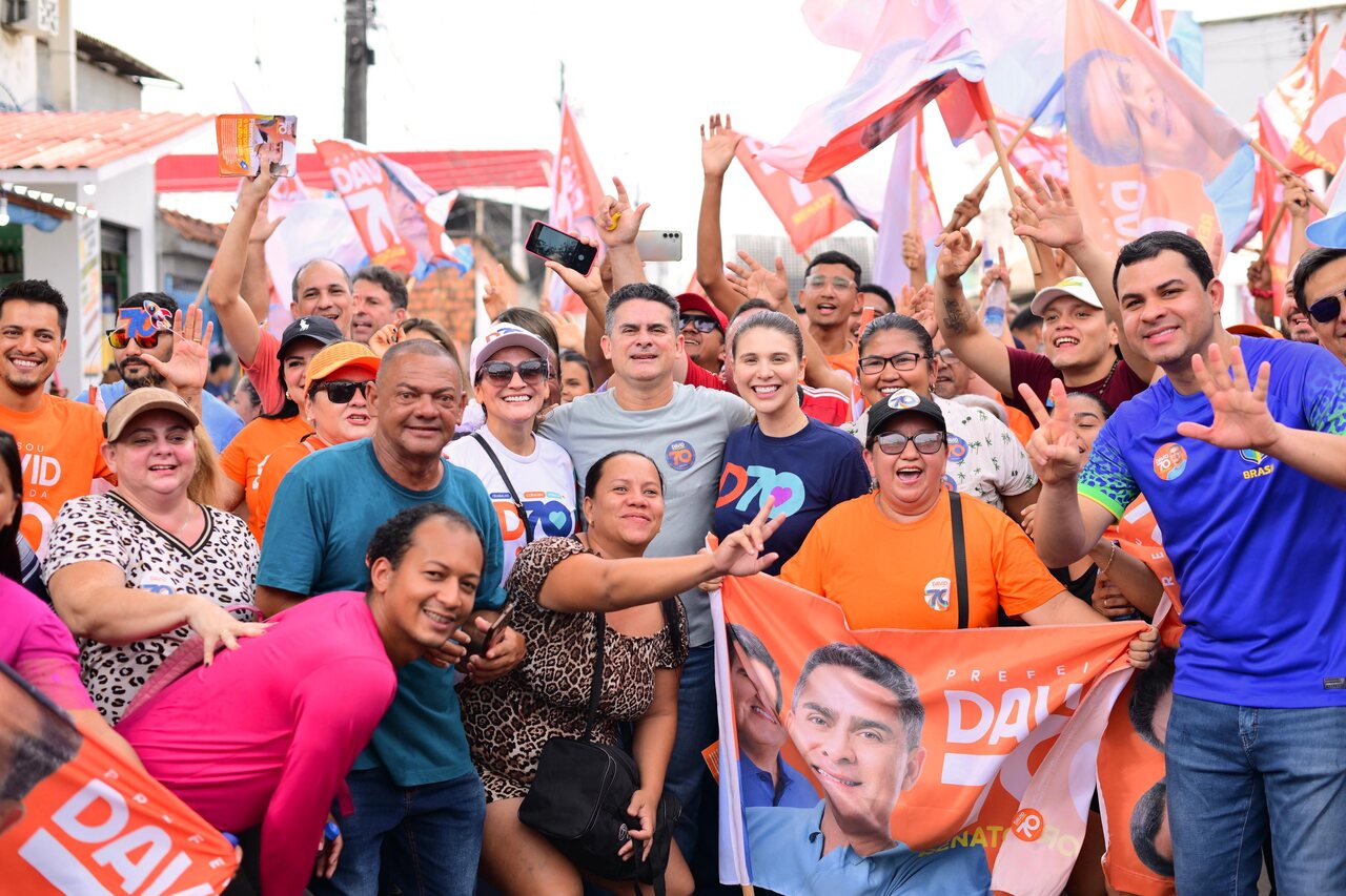 Junto ao povo, David Almeida inicia caminhadas do segundo turno