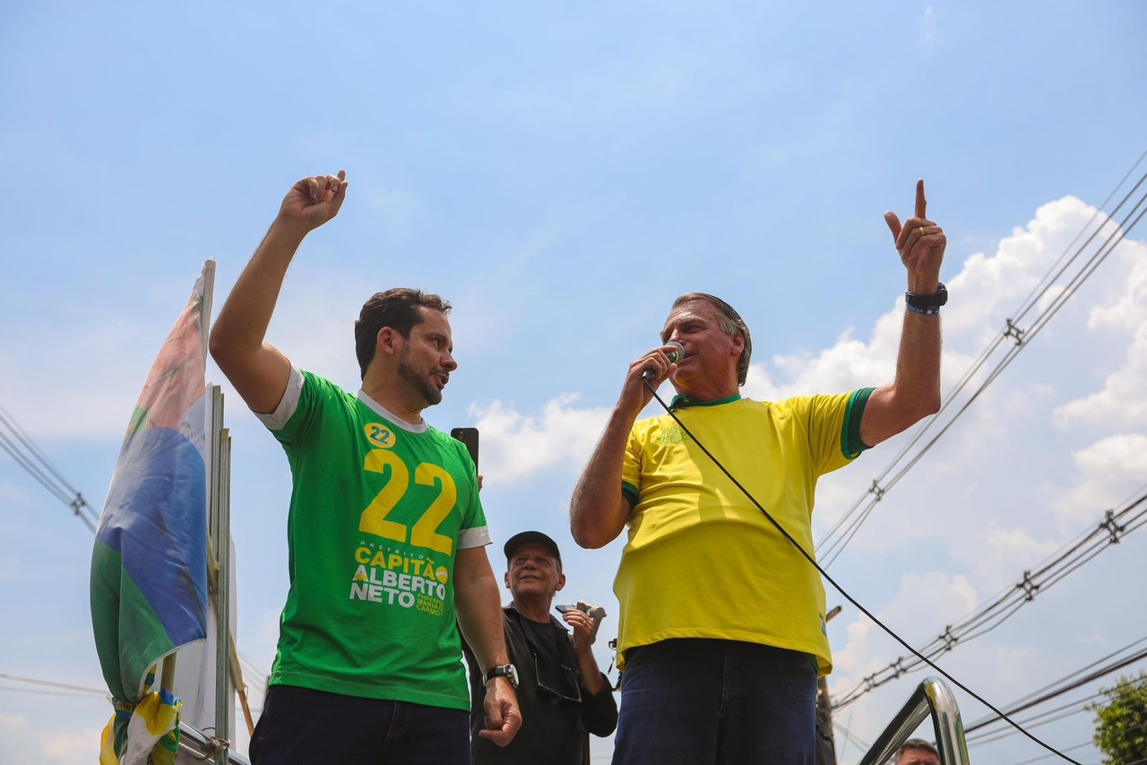 ’Acabou a mamata! É de virada!’, Tropa do Capitão contagia Manaus em motocarreata com Bolsonaro e Michelle