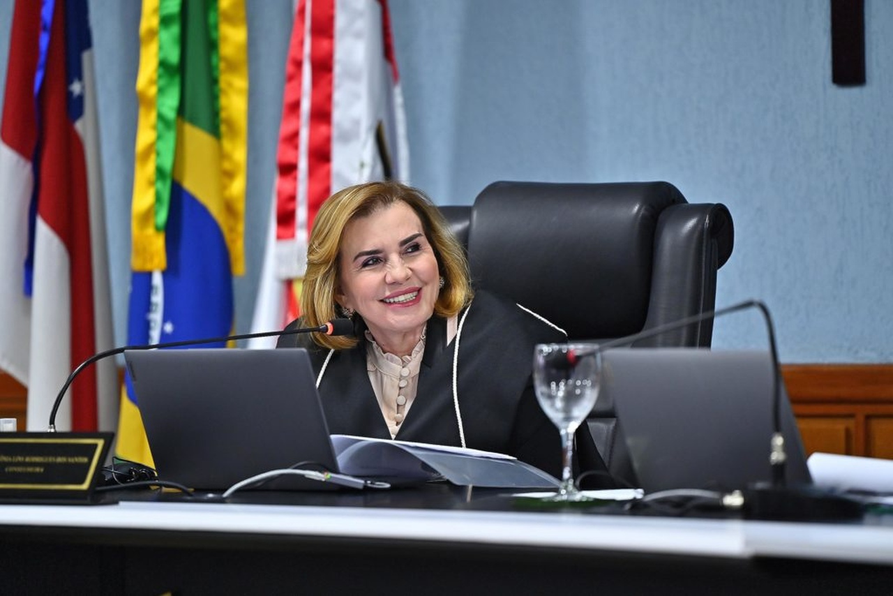 Yara Lins pode se tornar a primeira presidente reeleita do TCE-AM