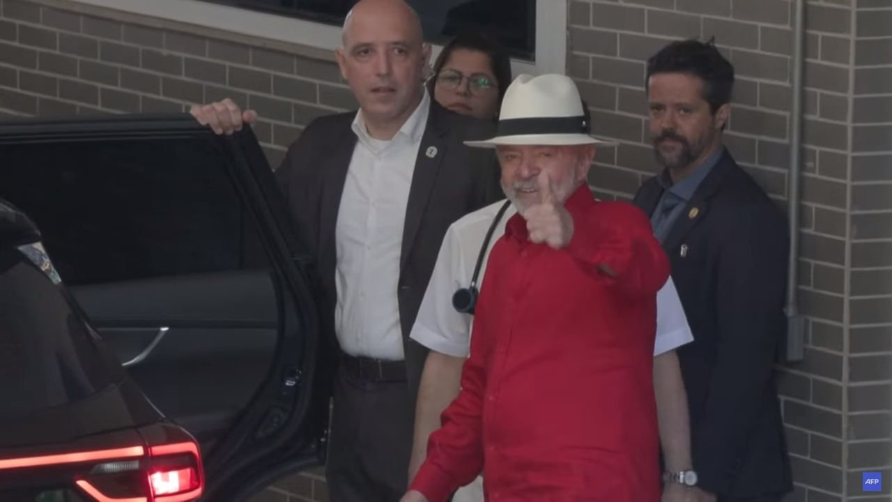 Lula passa por exames e é liberado para voltar a Brasília