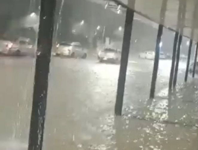 Foto: Divulgação Casas e ruas ficam alagadas durante forte chuva em Manaus