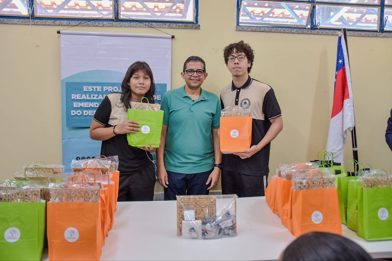 FOTOS: MAURO SMITH No Dia Internacional da Educação, deputado João Luiz destaca que destinou R$ 10 milhões em emendas parlamentares para a área educacional