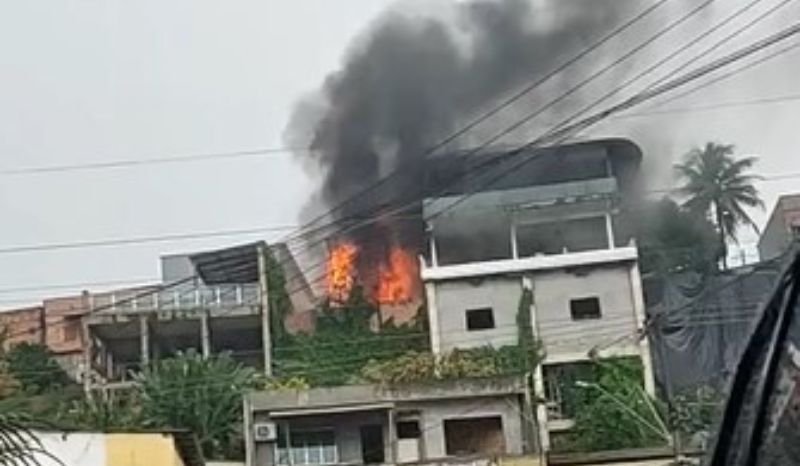 Foto: Divulgação VÍDEOS: incêndio destrói casa no bairro Petrópolis em Manaus