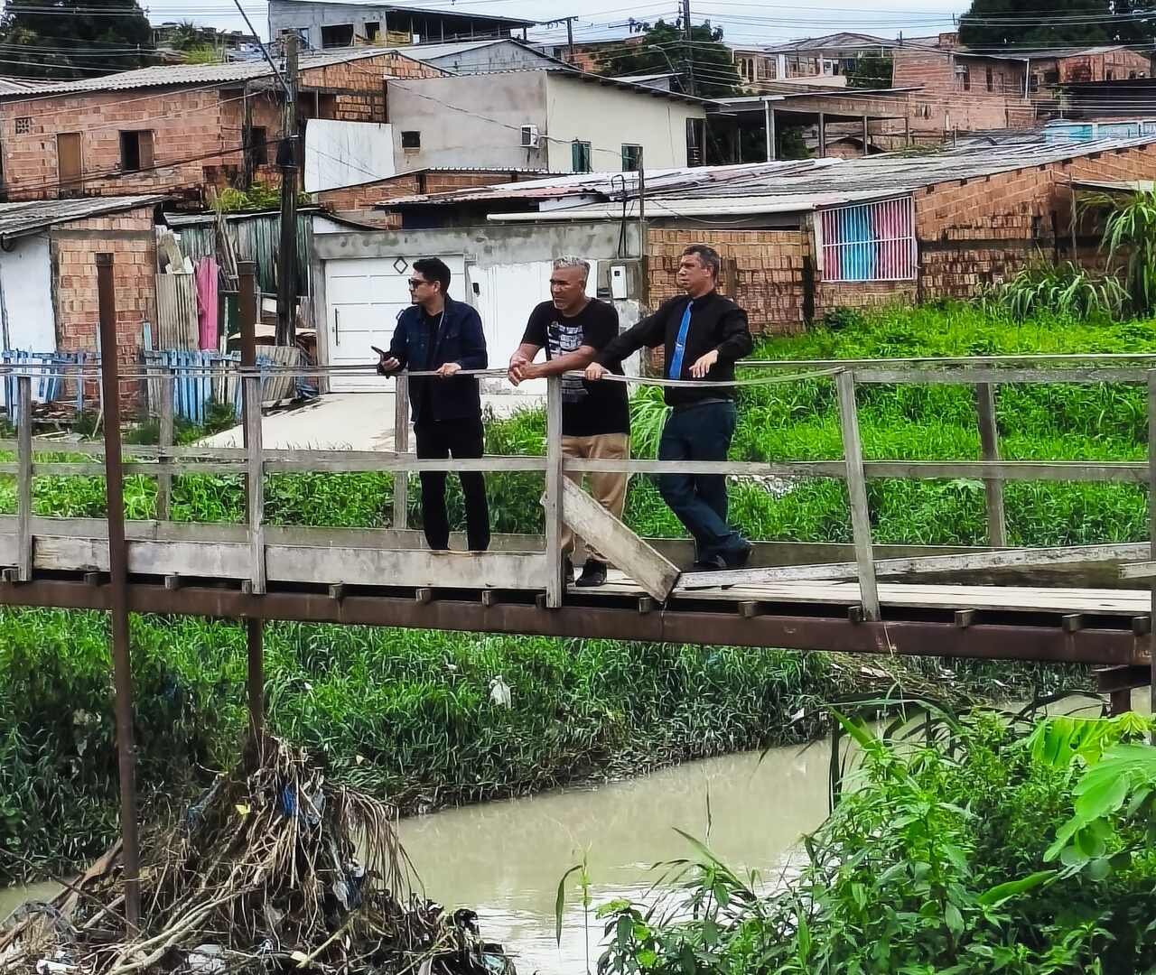 Carlos Pai Amado solicita reforma de ponte de madeira localizada na Comunidade Bairro Novo, no Jorge Teixeira