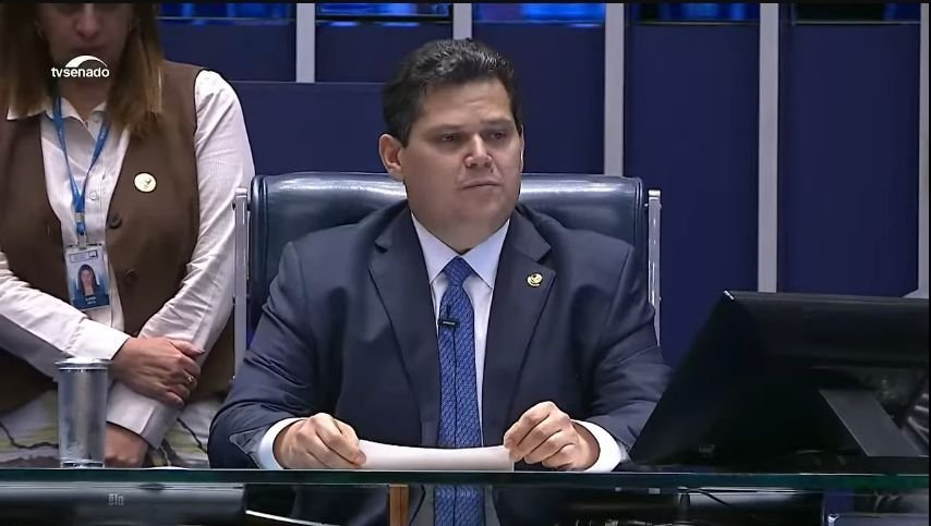 Davi Alcolumbre é eleito presidente do Senado com 73 votos e volta ao posto após quatro anos